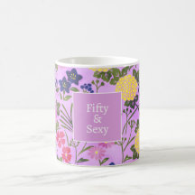 Caneca rosa floral romântica elegante de 50 anos