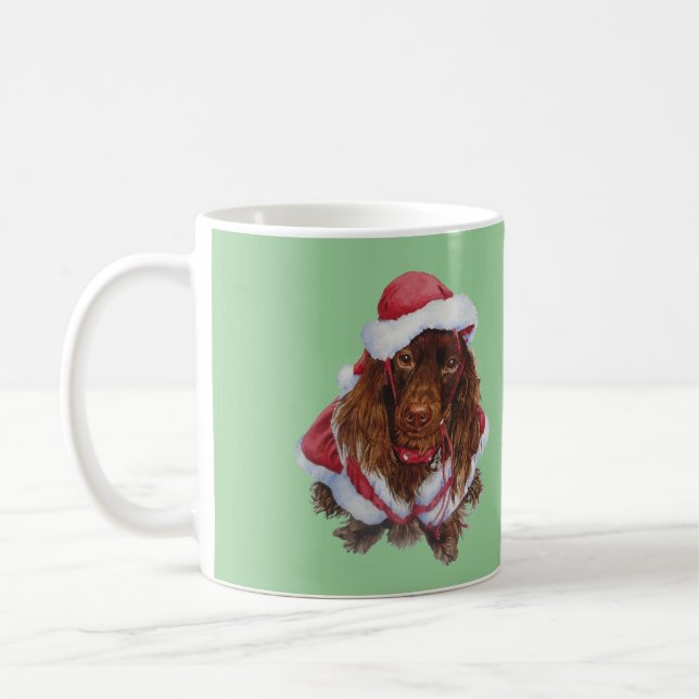 Café Cãozinho bonito vestido com caneca de natal (Esquerda)