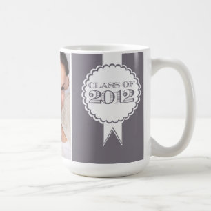 Café Classe cinzenta de caneca da graduação de 2012