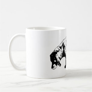 Café Curioso Labrador cheirando caneca de tinta