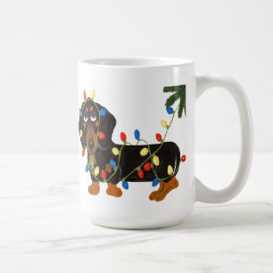 Café Dachshund Tangled na caneca das luzes de Natal