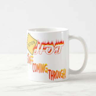 Café Digno de nota que vem através da caneca