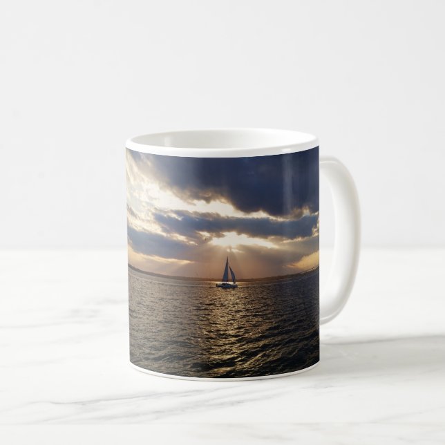 Café Direcção para a casa na caneca do rio de Ashley (Frente Esquerda)