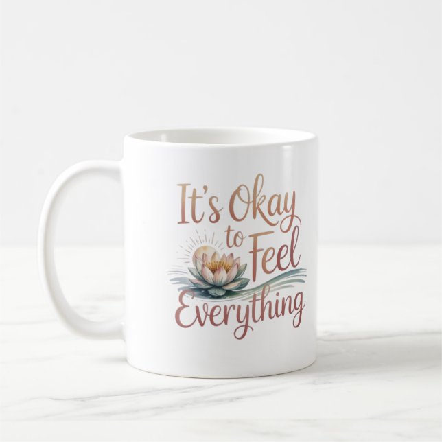 Café É Okay Sentir Tudo – Caneca de Saúde Mental (Esquerda)