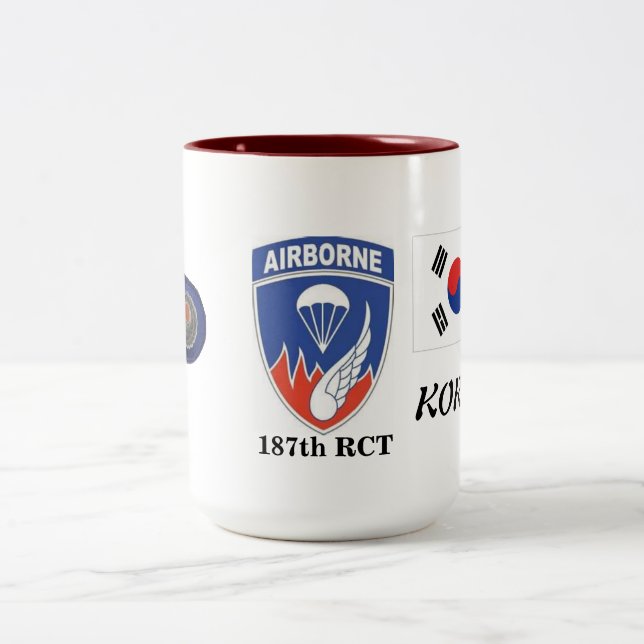 Café Em Dois Tons 187th Caneca de Coreia da equipa de combate de (Centro)