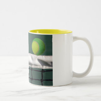 Café Em Dois Tons A caneca - bola de tênis sob deixou