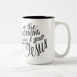 Café Em Dois Tons A caneca de Handlettered, dizer cristão, dá-me