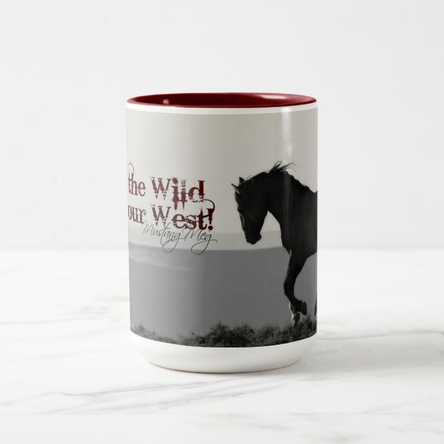 Café Em Dois Tons A caneca de MustangWILD "mantem o selvagem no (Centro)