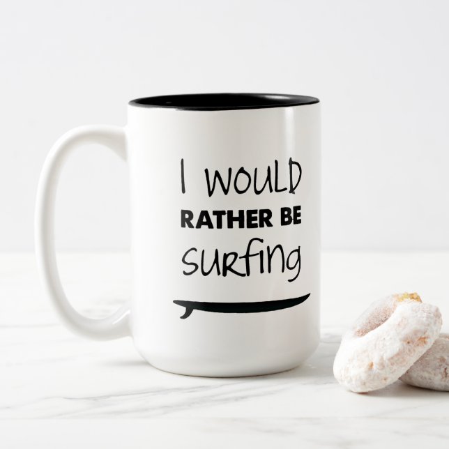 Café Em Dois Tons A preferencialmente esteja surfando a caneca de (Com Donut)