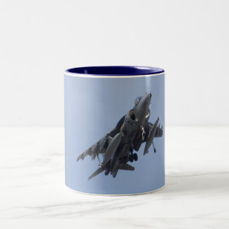Café Em Dois Tons Cabeça do Harrier de AV8B na caneca