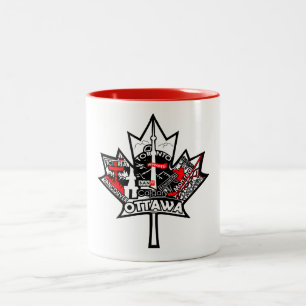 Café Em Dois Tons Caneca branca com a folha de bordo do design de