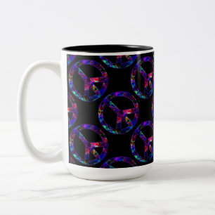 Café Em Dois Tons Caneca colorida do teste padrão do sinal de paz