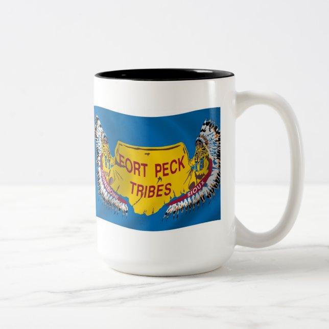 Café Em Dois Tons Caneca da Bandeira Assiniboine de Fort Peck (Direita)