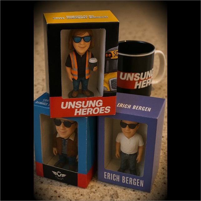 Café Em Dois Tons Caneca de Bebida Quente para Heróis Desconhecidos (The UnSung Hero Mug creeps up on the 3D Printed Bobbleheads from cheshirefx.com)