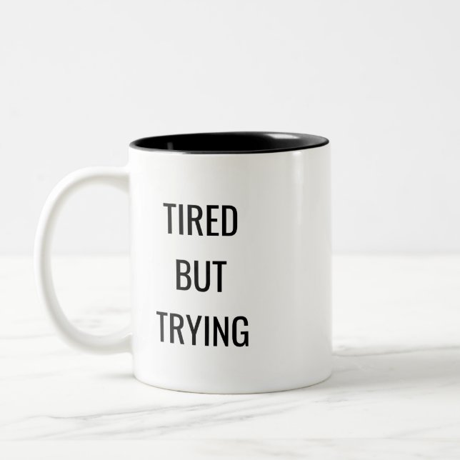 Café Em Dois Tons Caneca de Citação Cansado Mas Tentando – Presente  (Esquerda)