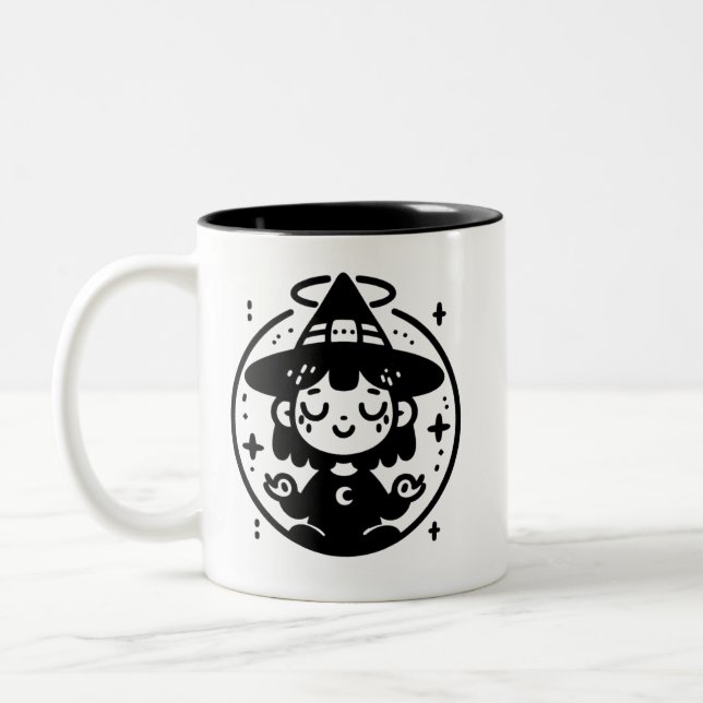 Café Em Dois Tons Caneca de Halloween do Círculo de Bruxa Meditando  (Esquerda)