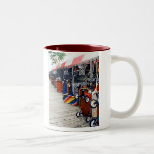 Café Em Dois Tons Caneca do Vagão do Orgulho de Cherry Grove