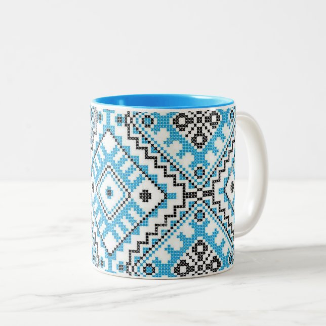Café Em Dois Tons Caneca geométrica azul do bordado de Vyshyvanka do (Frente Esquerda)