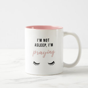 Café Em Dois Tons Estou rezando caneca de mão esquerda