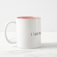 Eu tomo meus com caneca de braille