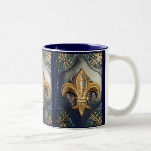 Café Em Dois Tons Flor de lis dourada na caneca do impressão azul