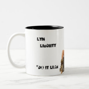 Café Em Dois Tons Lyn Liechty, fá-lo gosta de um CavMan! Caneca