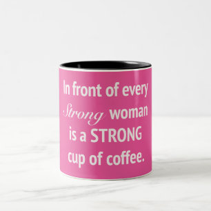 Café Em Dois Tons Na frente de cada caneca forte da mulher