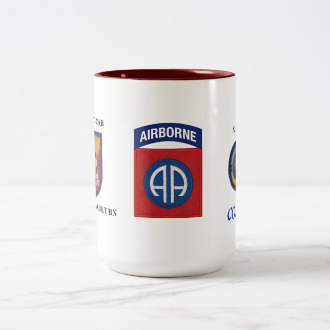 Café Em Dois Tons ò Caneca de Abn dos Bde 82nd da aviação de combate (Centro)