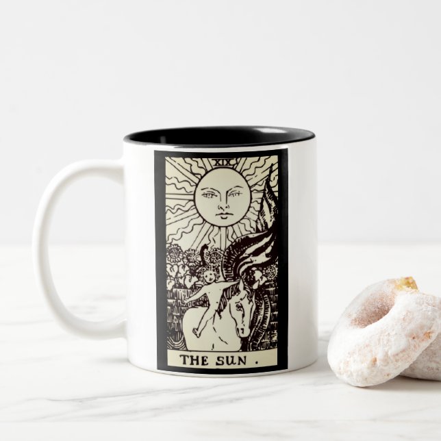 Café Em Dois Tons o cartão de tarô solar | caneca (Com Donut)