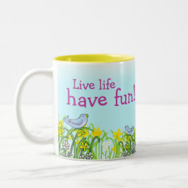 Café Em Dois Tons Primavera atrás de caneca de pássaro