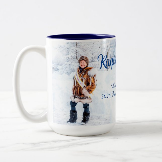Café Em Dois Tons Raquel Edelen Lady Trapper 2024, caneca de 15oz (Esquerda)