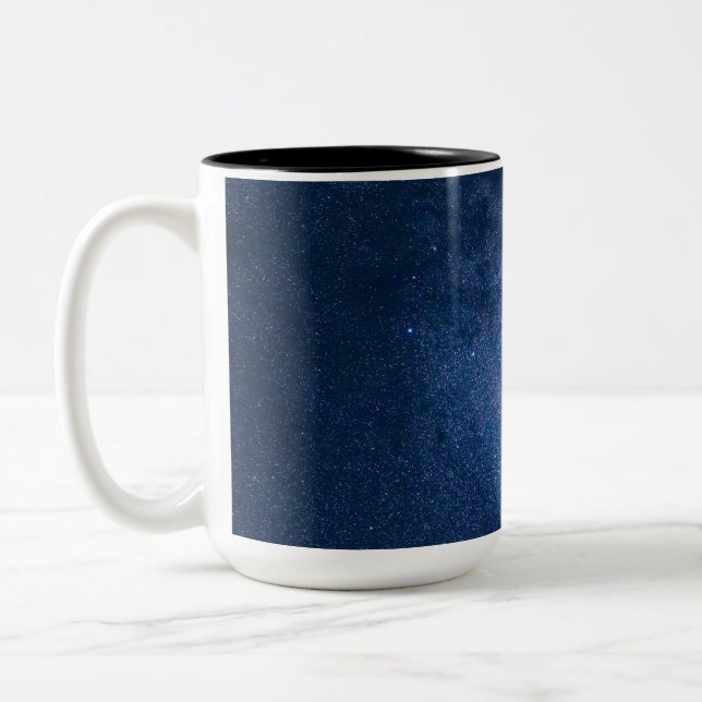 Café Em Dois Tons "Serene Sips: A legância da caneca azul de café" (Esquerda)