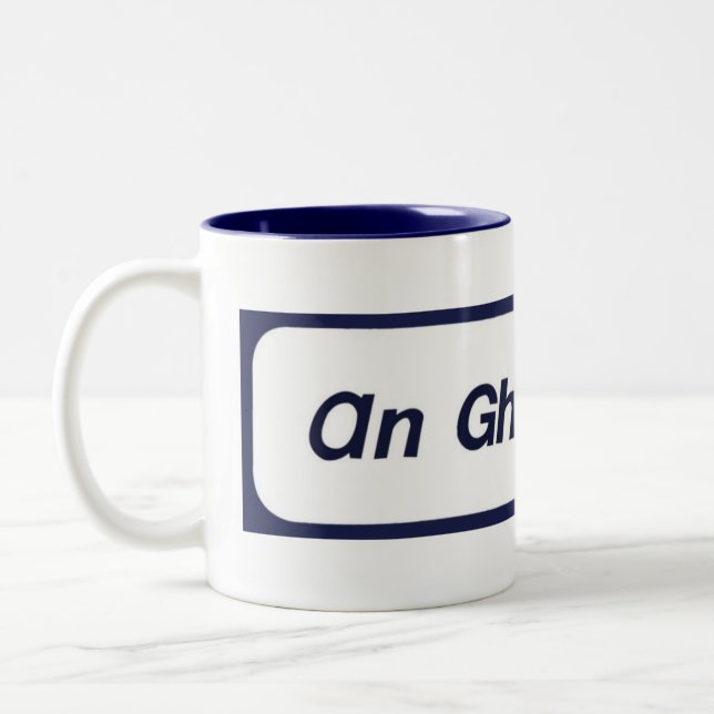 Café Em Dois Tons Uma caneca de Ghaeltacht (Esquerda)