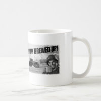 Fabricado cerveja acima! Caneca de café, mundo dos