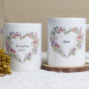 Café Faça tudo com amor, caneca cristã de coração flora