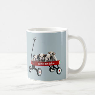 Café Filhotes de cachorro do buldogue na caneca do