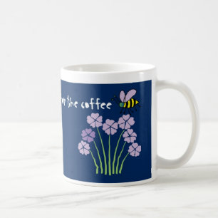 Café Flores do zangão da abelha da abelha - caneca de