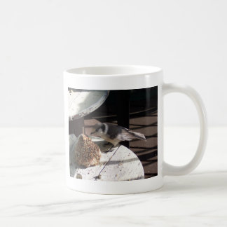 Café Jay cinzento e caneca de Bell