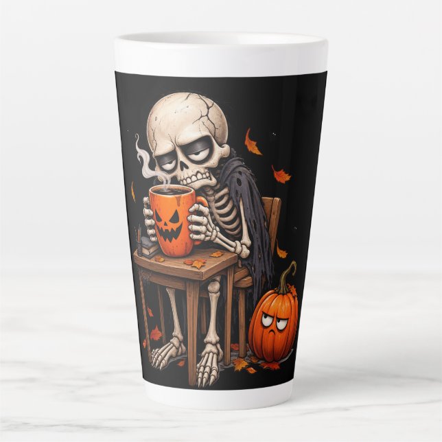 Café Latte Esqueleto Bebendo em Caneca de Abóbora de Hallowee (Frente)