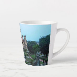 Café Latte Gols de Serenidade – Design Artístico de Caneca de