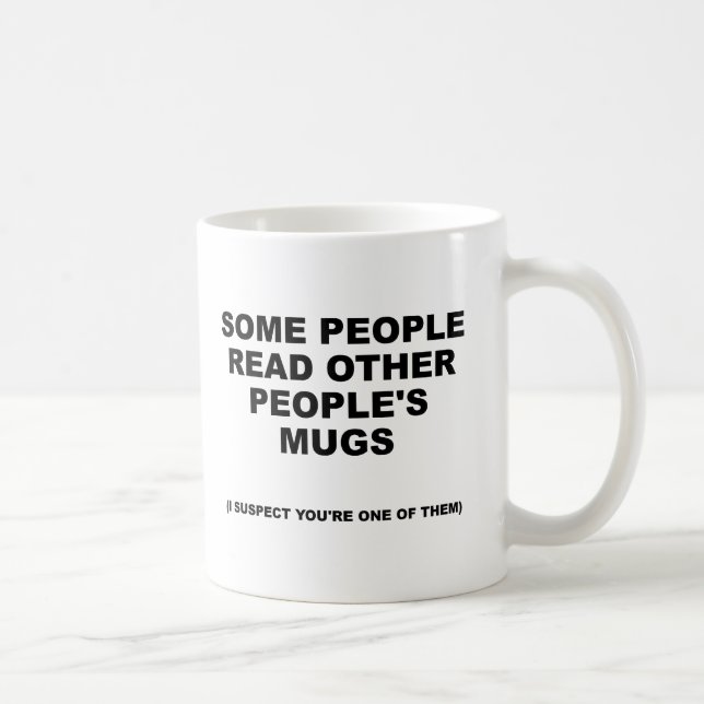 Café Lendo a Caneca Divertida de Outros (Direita)