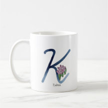 Letra "K", caneca inicial de flor da água
