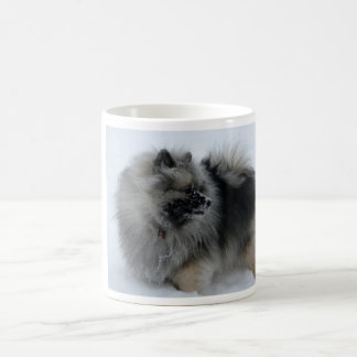 Café Lola no branco clássico do inverno caneca de 11