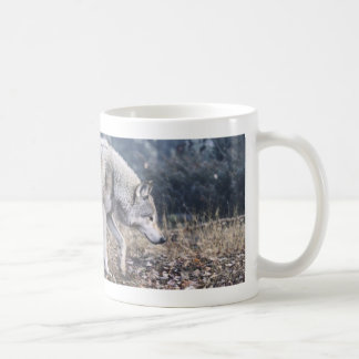 Café Na caneca do lobo de madeira do Prowl