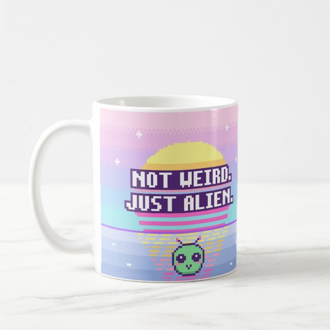Café Não é Estranho. Apenas Alien. Caneca de Pixel Neur (Esquerda)