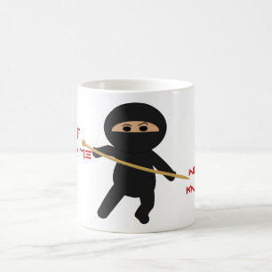 Café Ninja com a caneca da agulha de confecção de