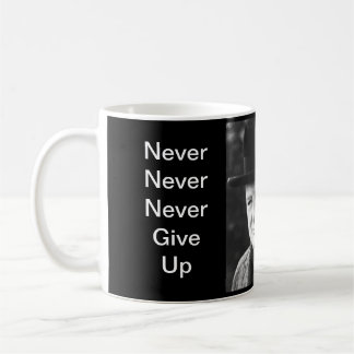 Café Nunca dê acima - a caneca de Churchill