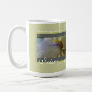 Café O dia novo jardina arte de vida das íris da caneca