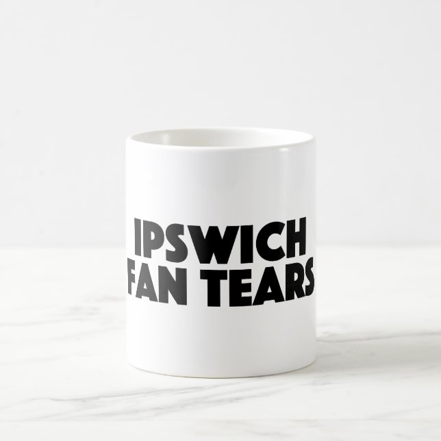 Café O fã de Ipswich rasga a caneca para fãs de Norwich (Centro)