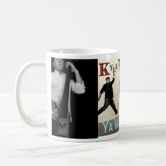 Café O uísque de KVB a ir vai caneca